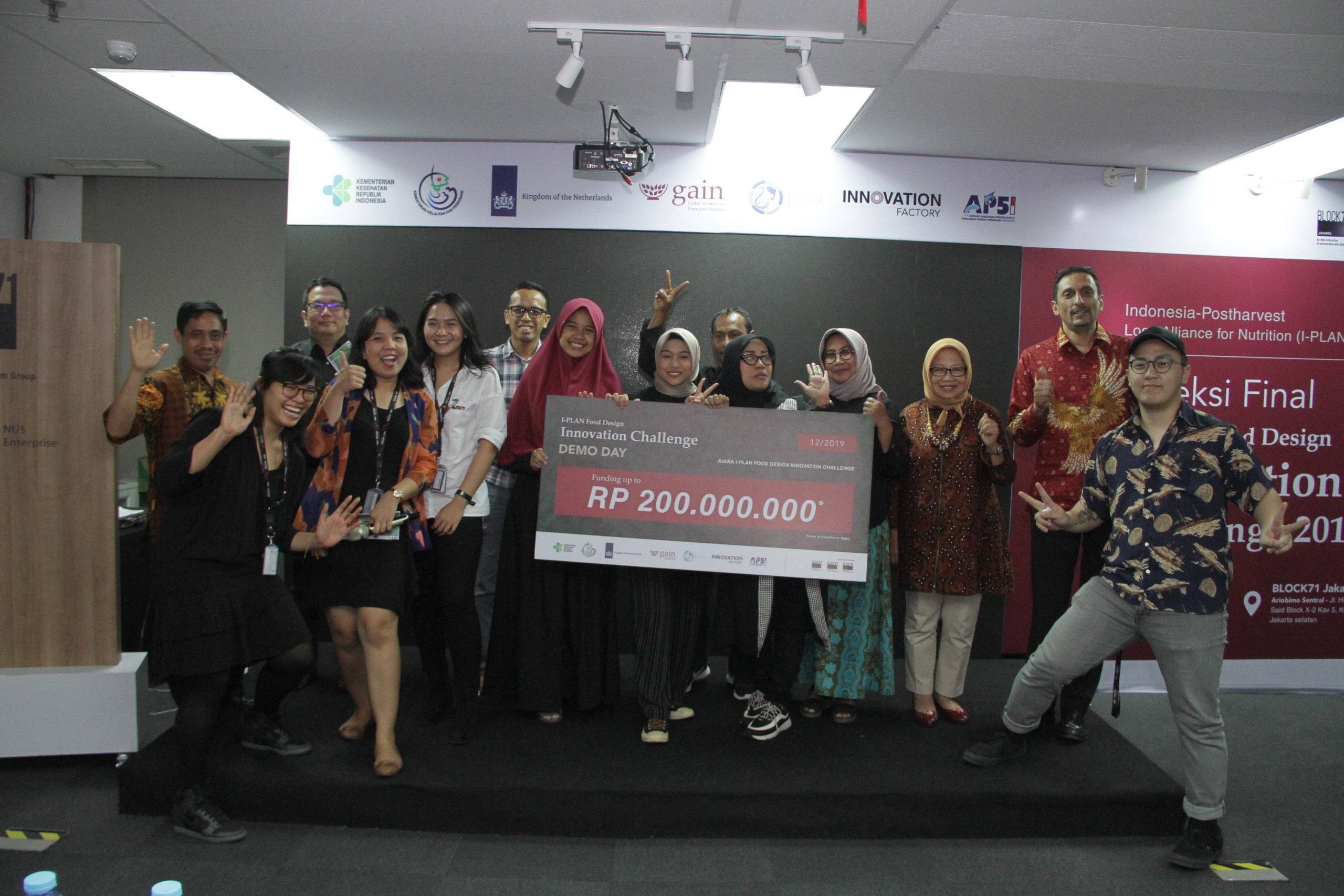Foto Kebersamaan Pitching Day Food Innovation Design Challenge Scaled 1