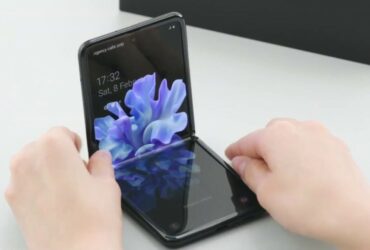 Komunikasi Pakai Galaxy Z Flip4 5G Makin Praktis Dengan Kombinasi Fitur Cover Screen Dan Bixby