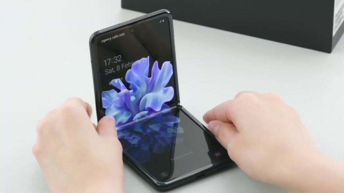 Komunikasi Pakai Galaxy Z Flip4 5G Makin Praktis Dengan Kombinasi Fitur Cover Screen Dan Bixby