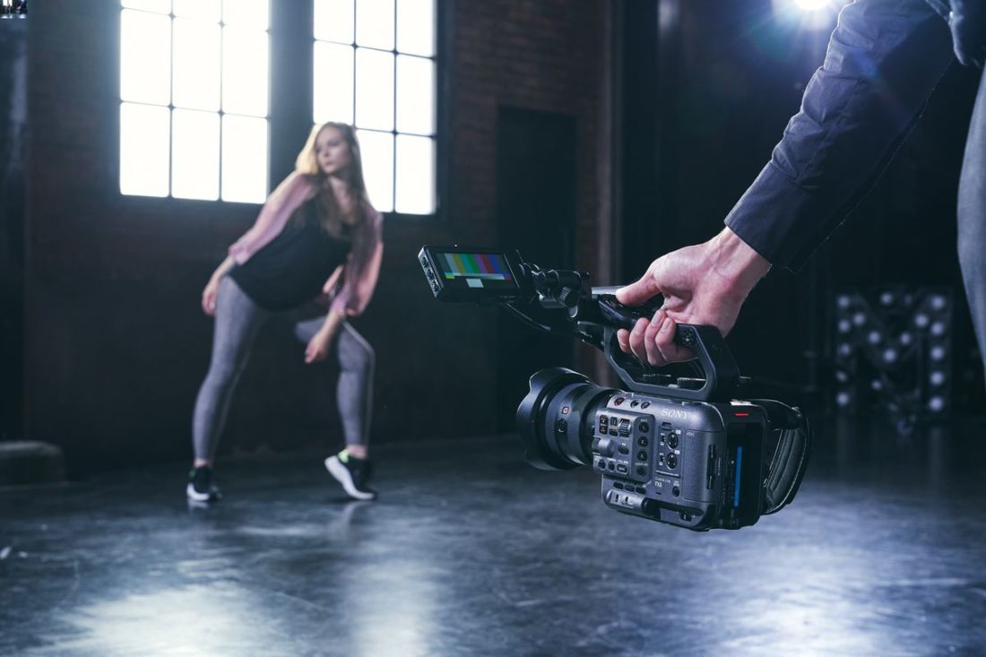 Kamera Full-Frame Profesional Fx6 Hadir
