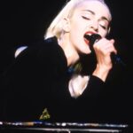 Instagram Madonna Ditandai Karena Sebarkan Misinformasi Seputar Covid-19