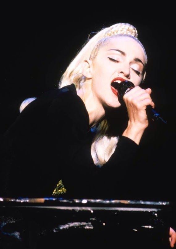 Instagram Madonna Ditandai Karena Sebarkan Misinformasi Seputar Covid-19