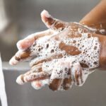 Cara Mengatasi Telapak Tangan Yang Kering Saat Rajin Mencuci Tangan