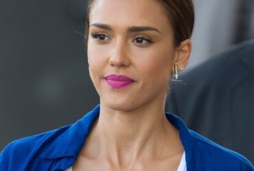 Jessica Alba Posting Video Bareng Zac Efron Di Instagram