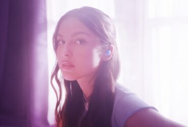 Intip Linkbuds S X Olivia Rodrigo Hasil Rancangan Pelantun Guts