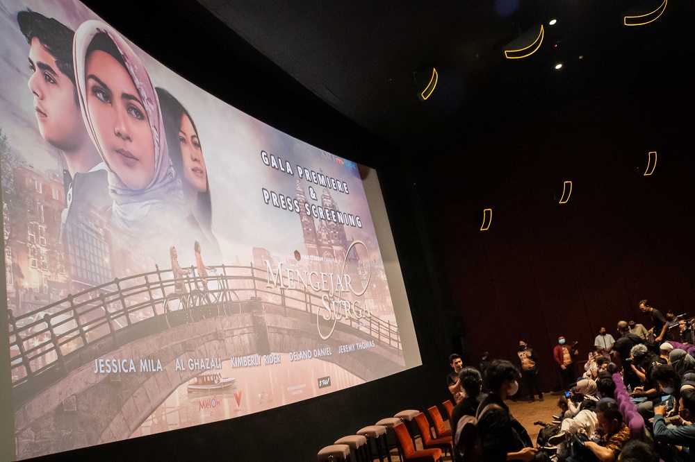 Film Maxstream Mengejar Surga Bakal Bikin Mewek Satu Bioskop