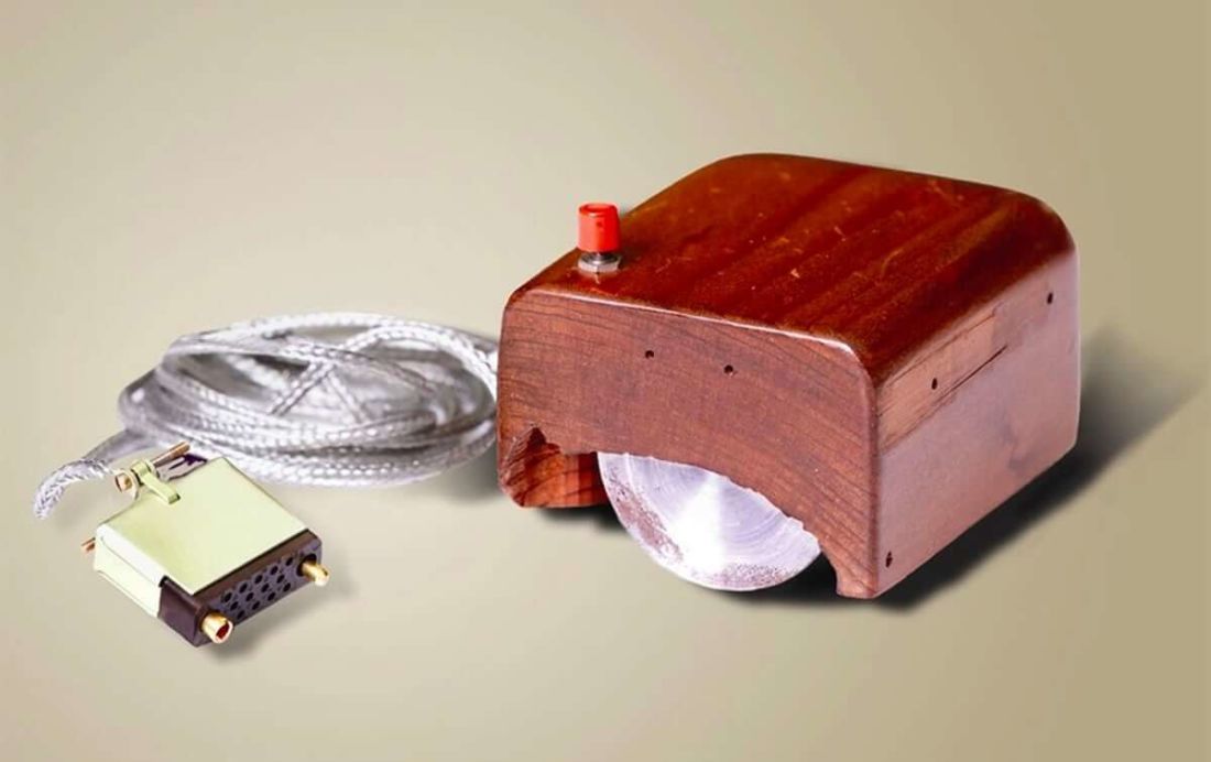 Tampilan Mouse Komputer Generasi Pertama