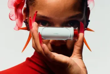 Nothing Ear (Stick) Muncul Di London Fashion Week