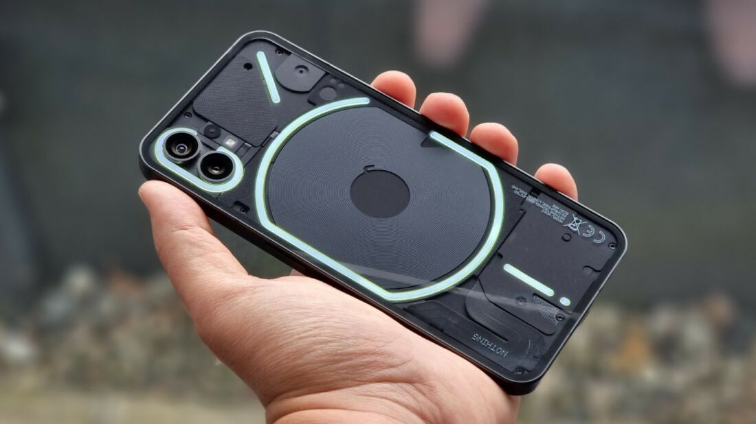 Nothing Phone (2)