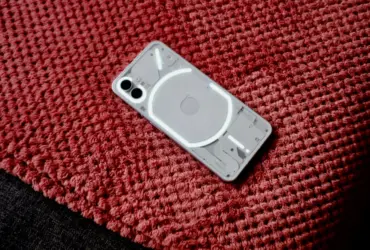 Nothing Phone 1 Meluncur Dengan Desain Transparan