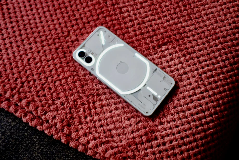 Nothing Phone 1 Meluncur Dengan Desain Transparan