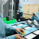 Melihat Proses Pengujian Oppo A77S Di Pabrik Baru