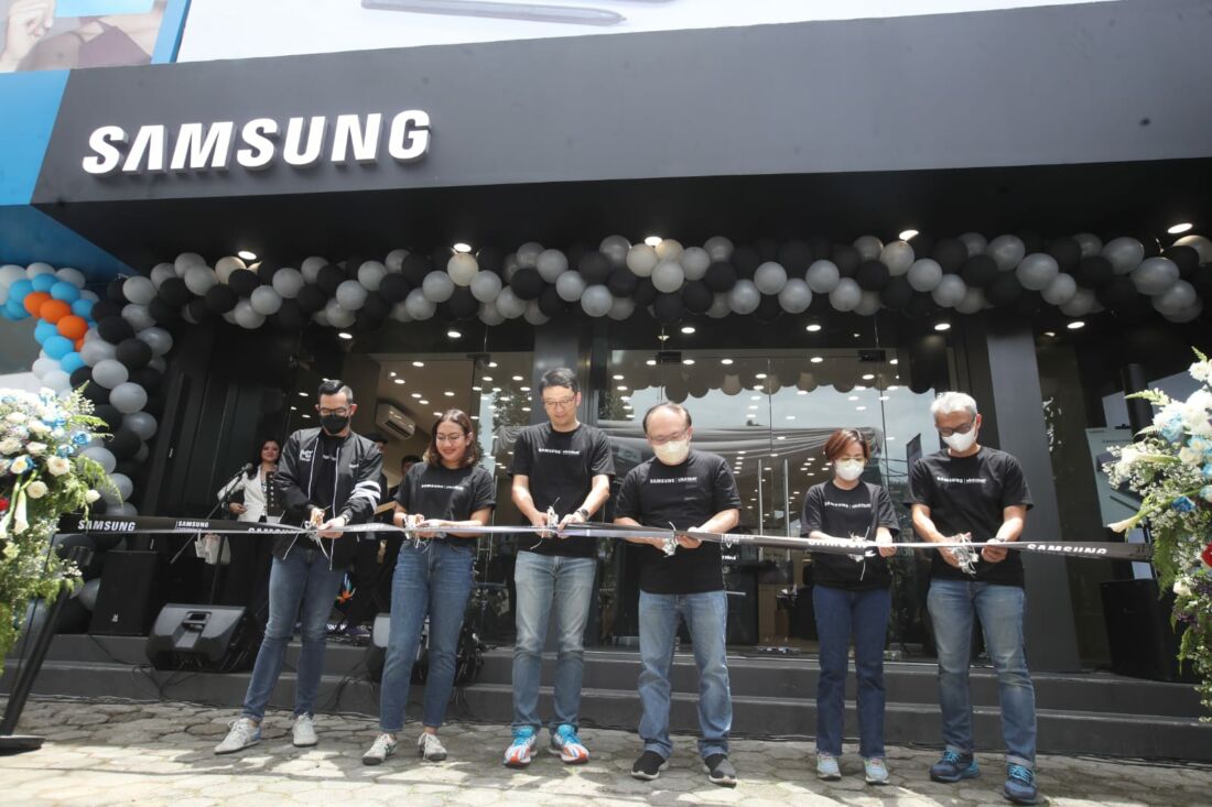 Blibli Omg Gandeng Sein Resmikan Tiga Samsung Experience Store