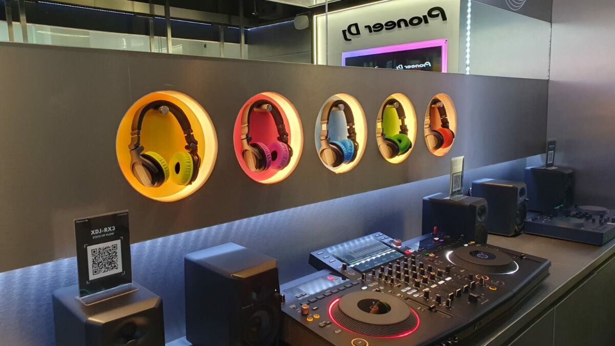 Showroom Pioneer Dj