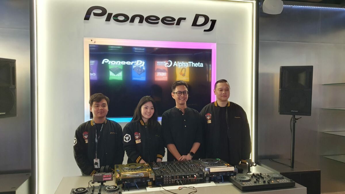 Showroom Pioneer Dj