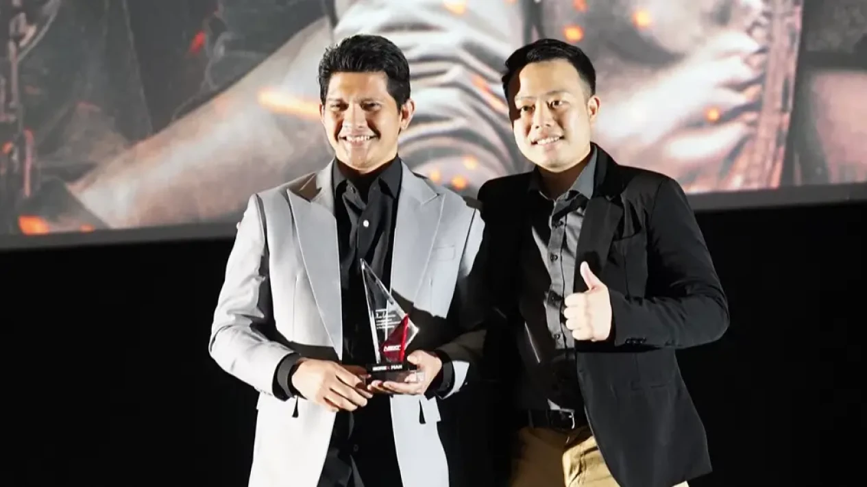 Iko Uwais (Kiri) Dan Felix Chandra