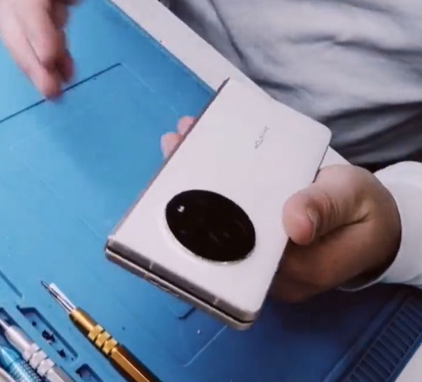 Tecno Phantom V Fold