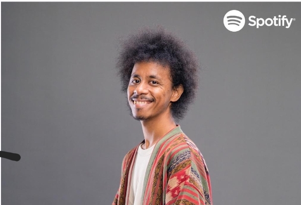 Lagu Komang Dari Raim Laode Pecahkan Rekor Spotify