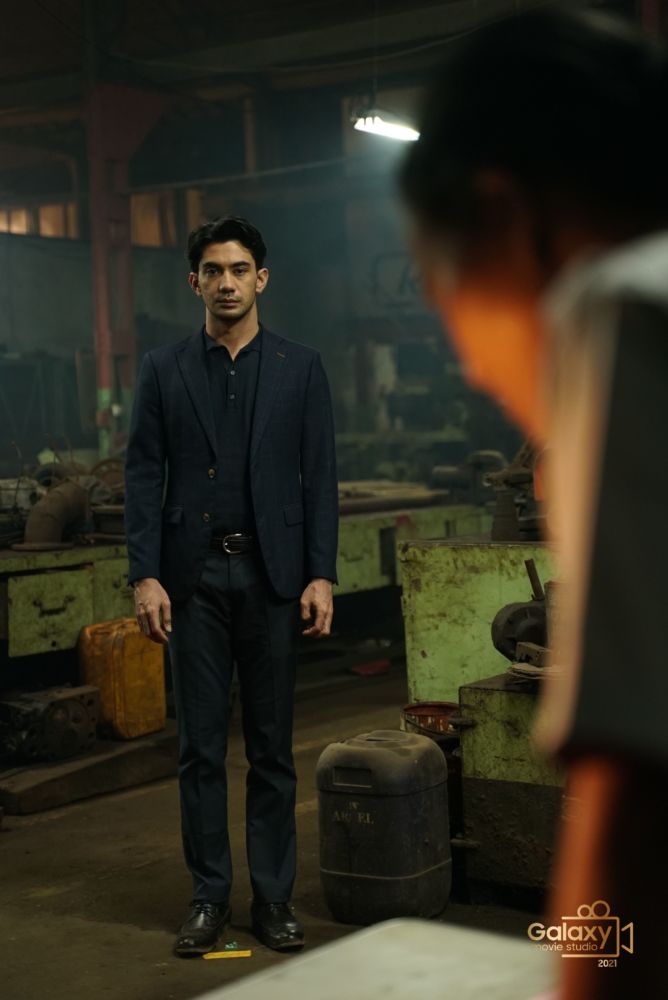 Sebuah Peran Baru Dan Menantang Bagi Reza Rahadian Dalam Film Pendek Galaxy Movie Studio 2021