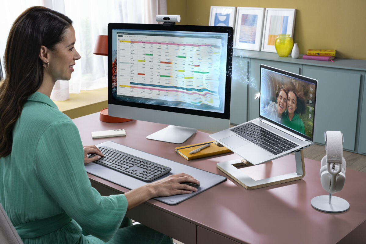 Logitech Kenalkan Produk Terbarunya K950 Wireless Keyboard Dan Signature Slim Combo