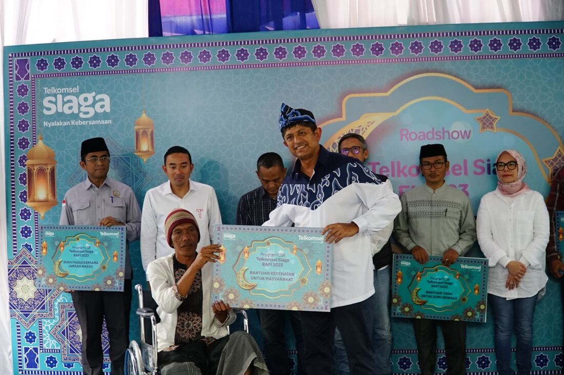 Csr Ramadan Telkomsel 2023 Targetkan 280 Guru Ngaji Dan 1800 Dhuafa