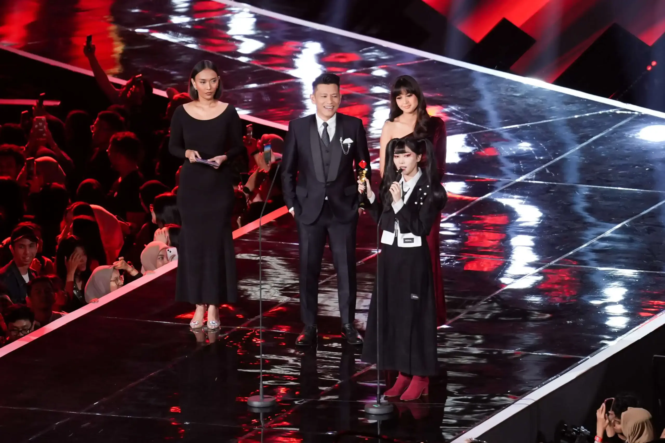 Isyana Sarasvati Raih Favorit Solo Singer Telkomsel Awards 2024 