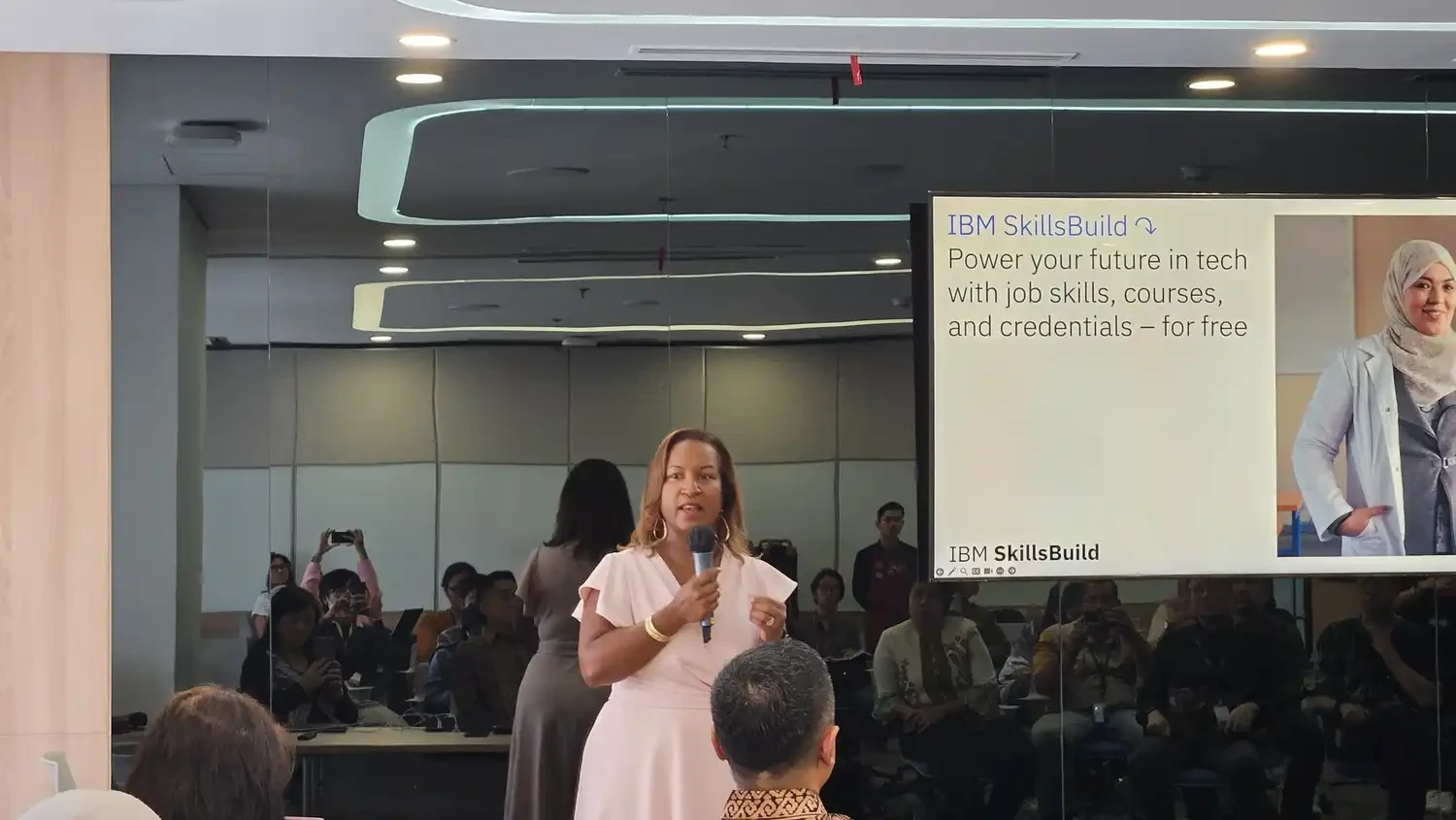 Ibm Sediakan Program Pelatihan Ai Untuk Anak Muda Dan Perempuan Indonesia
