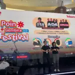 Pelanggan Telkomsel Sedang Menukar Poin Di Atrium Summarecon Mall Serpong