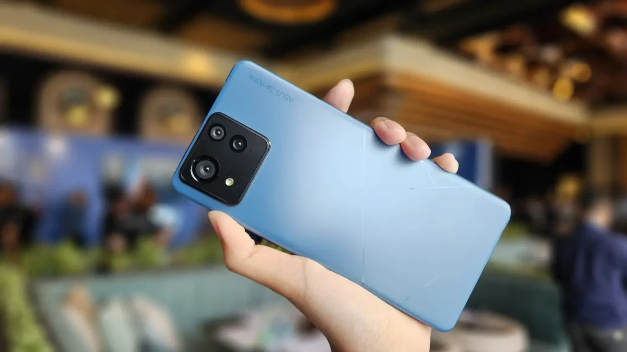 Desain Asus Zenfone 11 Ultra: Bodi Lebih Bongsor