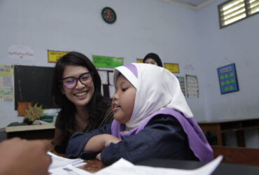 Dian Sastro Kenalkan Webinar Gratis Di Industri Film Nasional Untuk Siswa Di Papua
