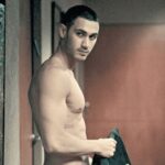 Kepoin Akun Instagram 10 Aktor Seksi Netflix