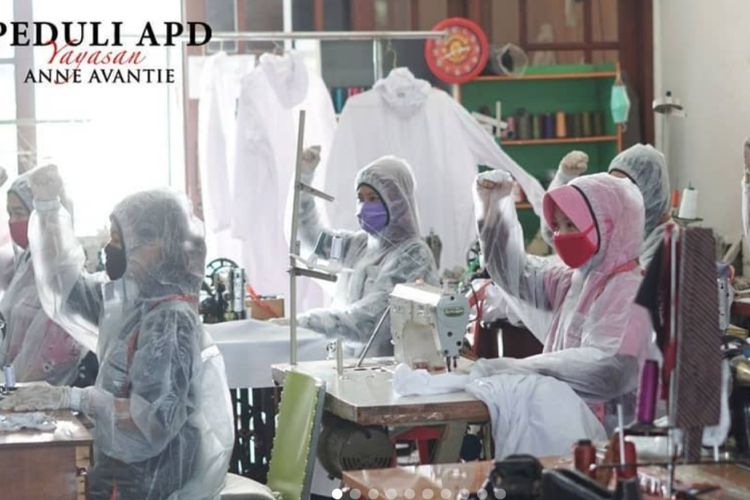 Anne Avantie Jahit Apd Gratis Buat Petugas Medis Virus Corona