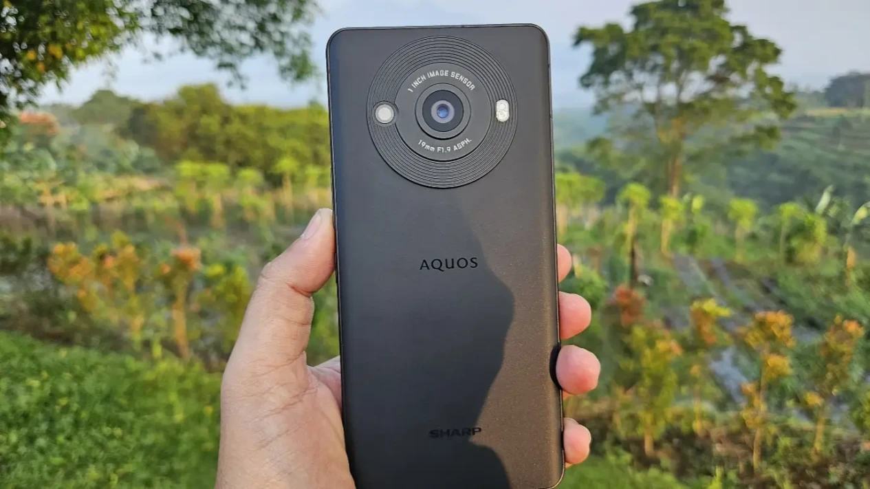 Sharp Aquos R8S Pro