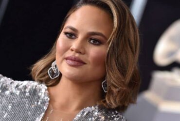 Chrissy Teigen Susul Kylie Dan Rihanna Tinggalkan Snapchat