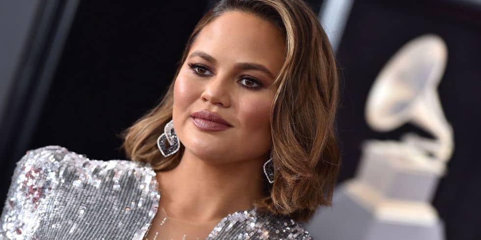 Chrissy Teigen Susul Kylie Dan Rihanna Tinggalkan Snapchat