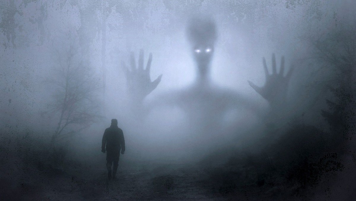 5 Aplikasi Pencari Hantu