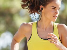 Ternyata Orang Indonesia Gunakan Earphone Untuk 3 Fungsi Ini