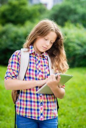 Survei: Orang Tua Larang Anak Menggunakan Gadget Di Sekolah