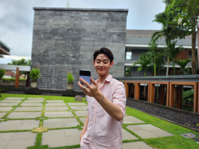 Tips Pakai Fitur Flex Mode Galaxy Z Flip4 5G