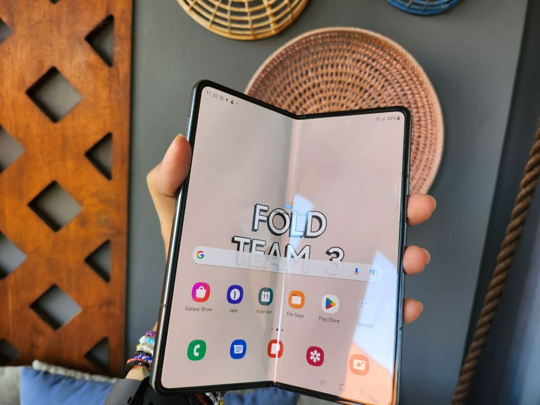Galaxy Z Fold4 5G Smartphone Pertama Yang Pakai Android 12L