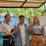 Konten Kreator Perempuan Ini Pakai Fitur Flexcam Galaxy Z Flip 5 Buat Ngonten