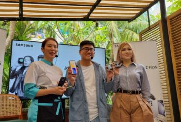 Konten Kreator Perempuan Ini Pakai Fitur Flexcam Galaxy Z Flip 5 Buat Ngonten