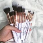 Bersihkan Brush Makeup Pake Cara Ini