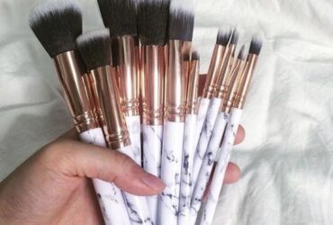 Bersihkan Brush Makeup Pake Cara Ini