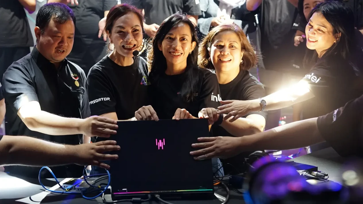 Penutupan Laptop Gaming Helios 18
