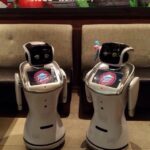 Robot Dan Black Pizza 'Keluarga' Baru Di Pizza Hut