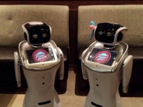 Robot Dan Black Pizza 'Keluarga' Baru Di Pizza Hut
