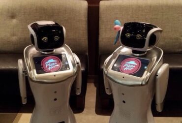 Robot Dan Black Pizza 'Keluarga' Baru Di Pizza Hut