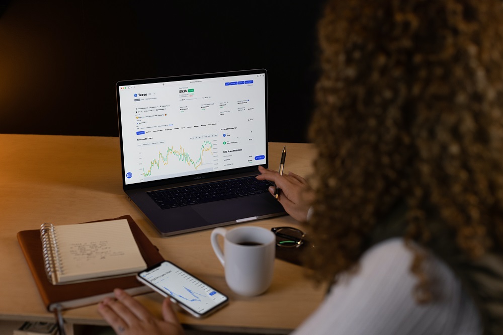 Kominfo Ancam Blokir Akun Selebgram Yang Promosi Produk Investasi Ilegal