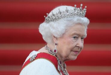 Kisah Ratu Elizabeth Membawa Inggris Beradaptasi Dengan Teknologi